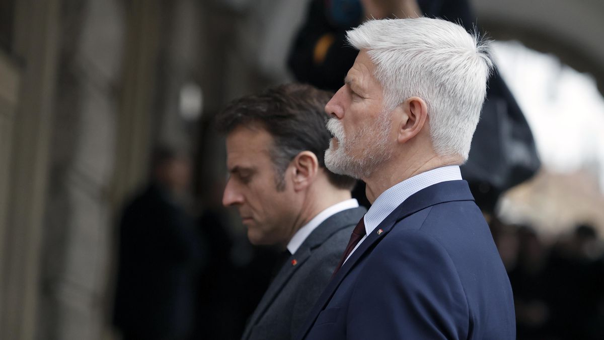 FOTO: Macron přišel uctít památku Jana Palacha a oběti střelby na fakultě